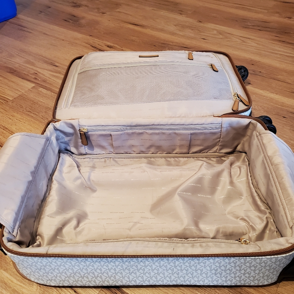 Michael Kors white suitcase - Picture 6 of 10